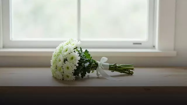 Букет из хризантем на свадьбу: уместно ли, какой выбрать и сколько стоит