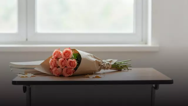 Букет из роз на День учителя: как выбрать и сколько стоит