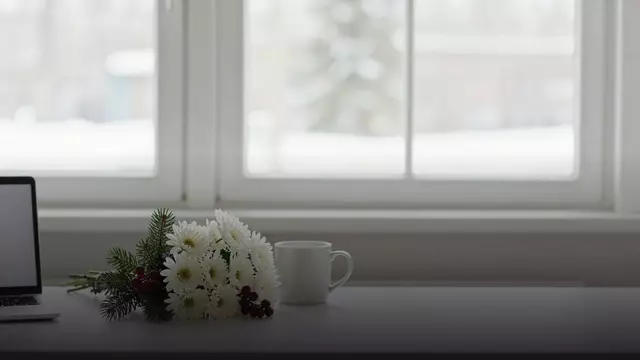 Букет в офис на день рождения коллеги: как не ошибиться в декабре