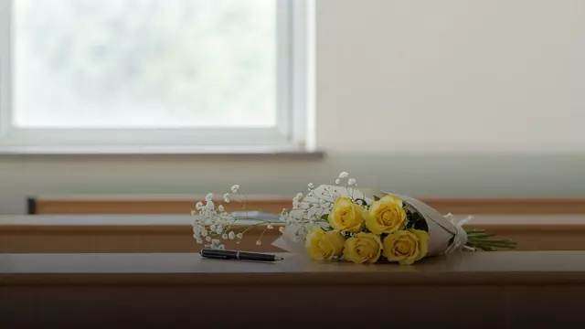 Цветы на защиту диплома с доставкой: как успеть к нужному моменту
