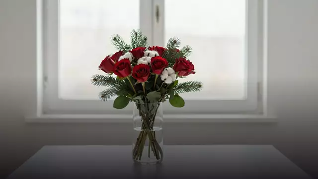 Как сохранить новогодний букет свежим до Старого Нового года