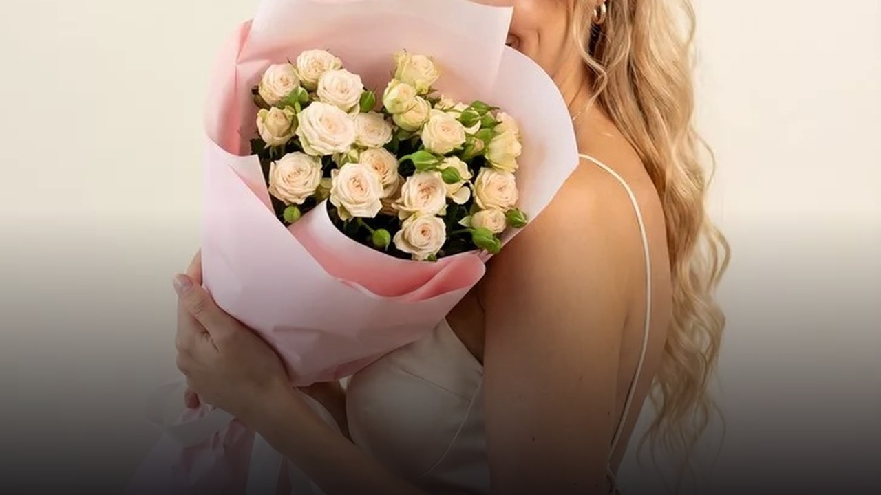 Какие кустовые розы подарить коллеге на день рождения