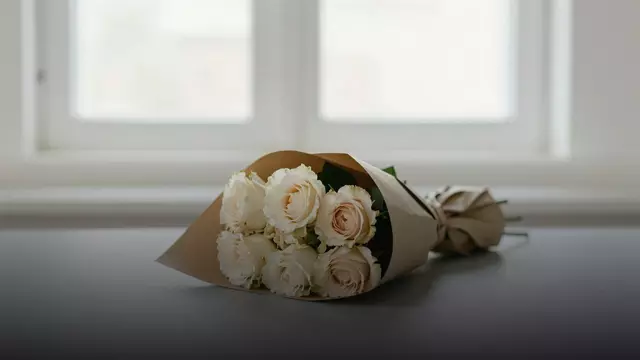 Недорогой букет из французских роз: как выбрать и не ошибиться