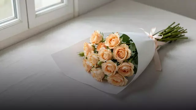 Недорогой букет из кустовых роз: как выбрать и не ошибиться