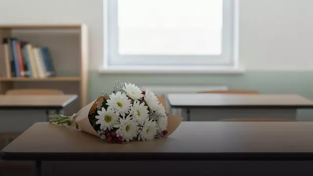 Подарок учителю на Новый год: букет от класса