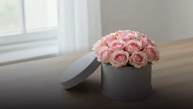 Розы в коробке: как выбрать, кому подарить и сколько стоит