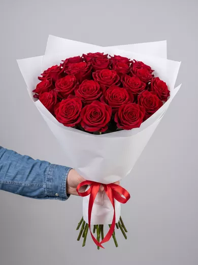 Букет живых цветов из 21 бордовой розы, 50 см