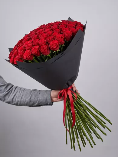 Букет живых цветов из 101 красной розы, 70 см