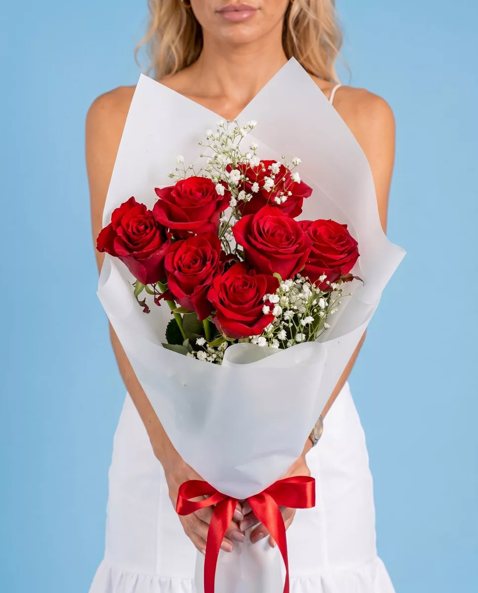 Bouquet of 7 red roses with gypsophila