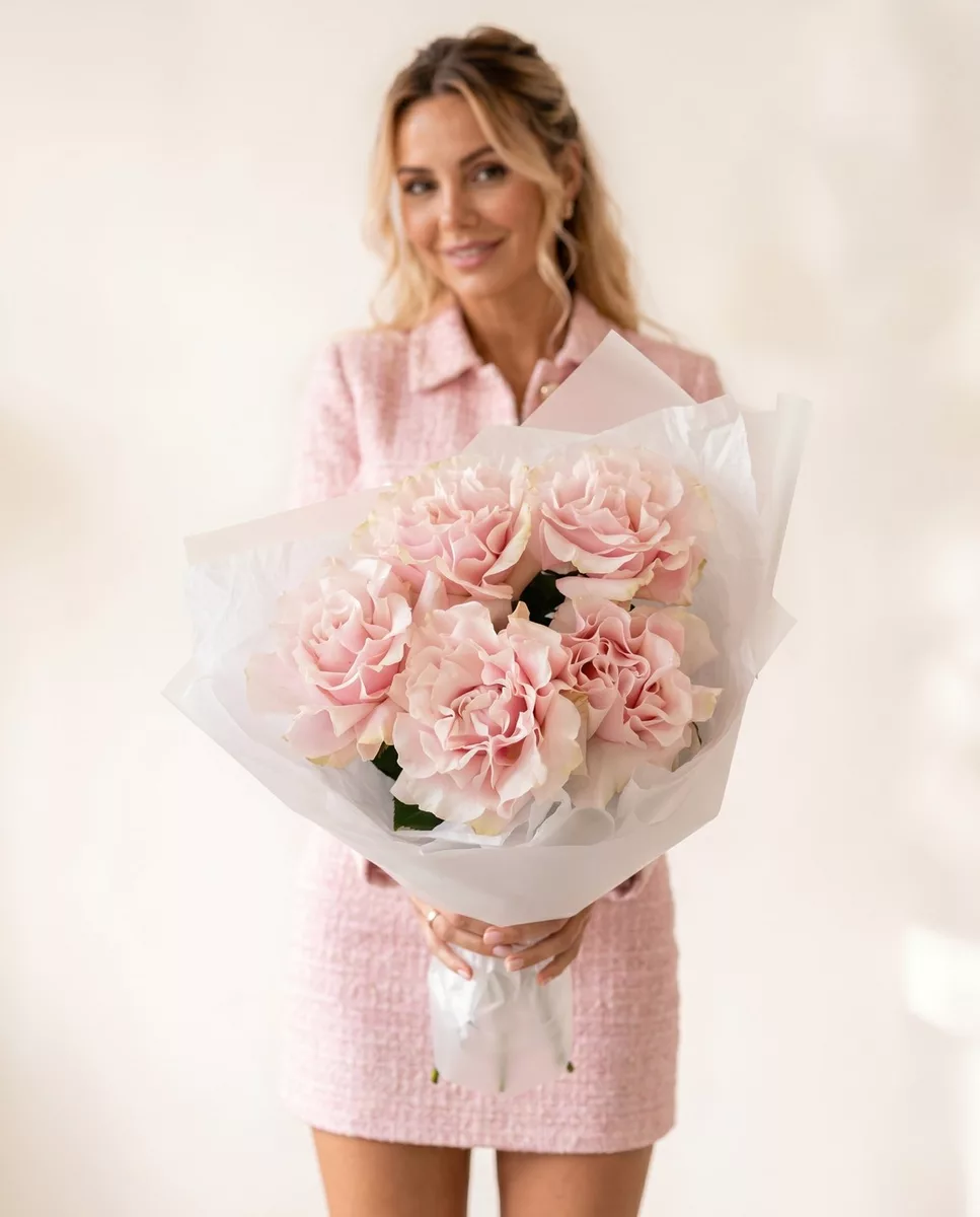 Bouquet of 5 delicate French roses