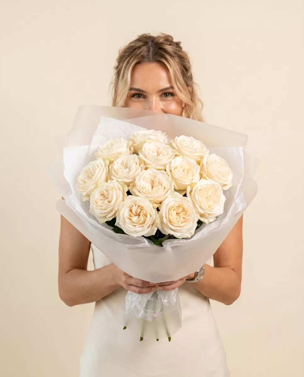 Bouquet of 11 delicate French roses