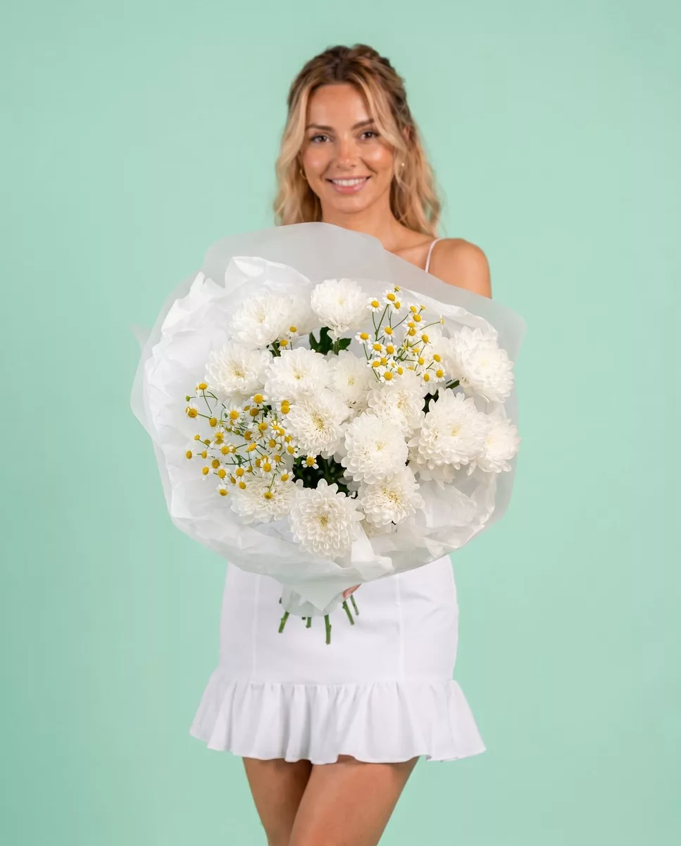 Signature bouquet of 3 spray chrysanthemums and 2 daisies