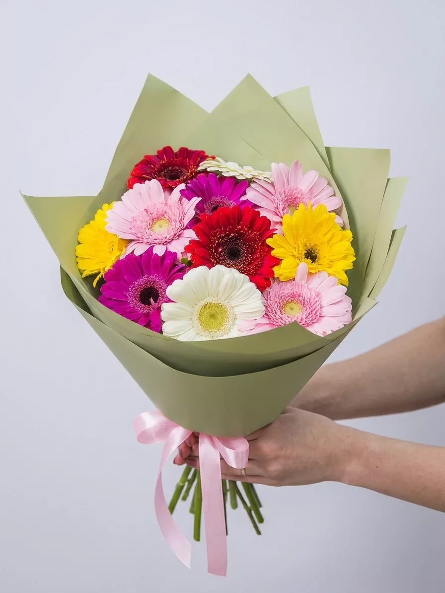 Bouquet of 11 gerberas mix with green