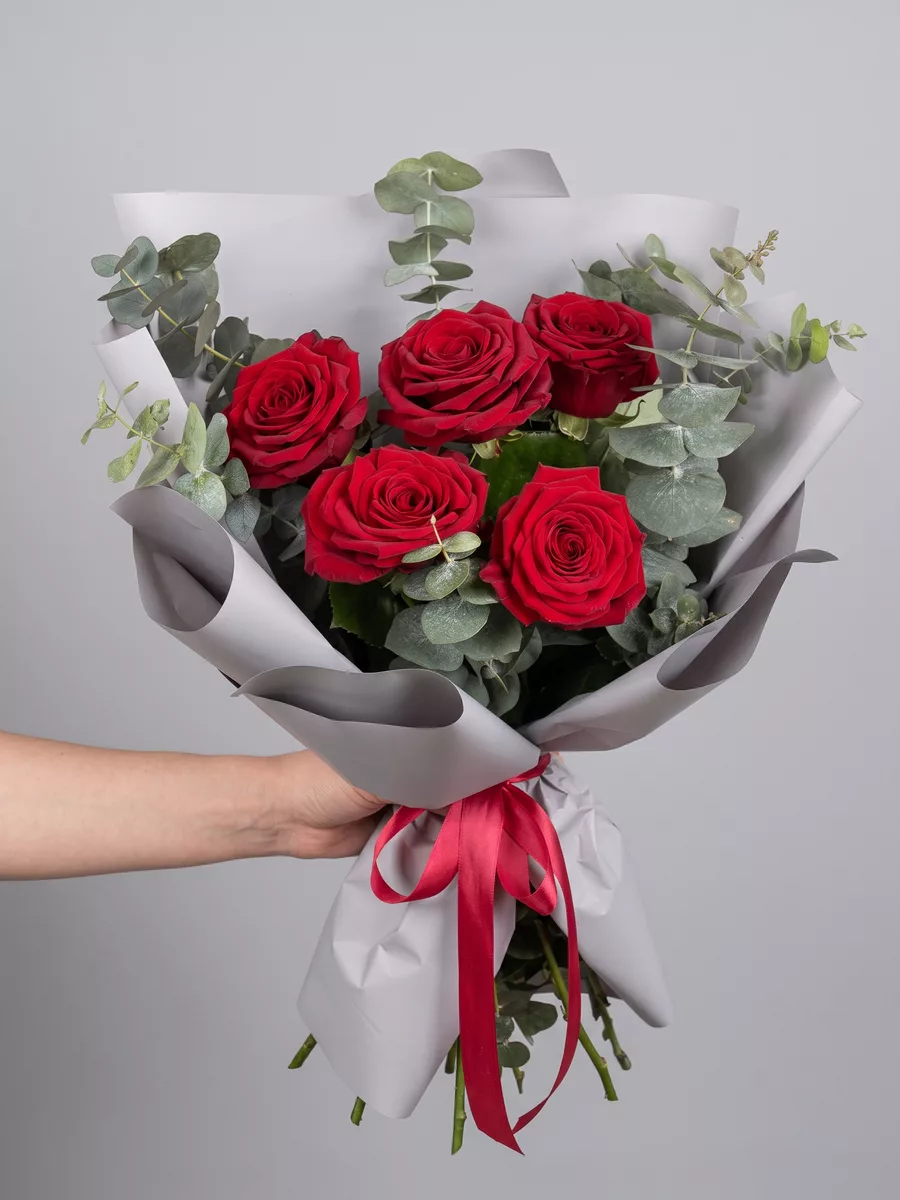 Bouquet of 5 red roses with eucalyptus, 50 cm