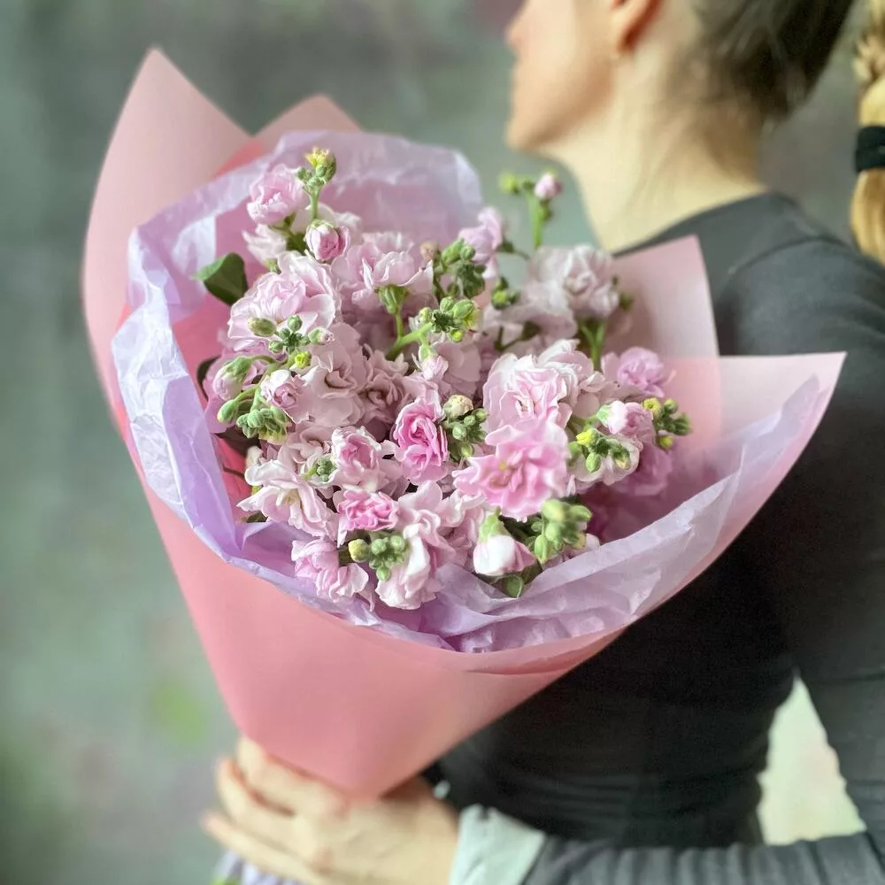 Bouquet of 7 pink matthiola
