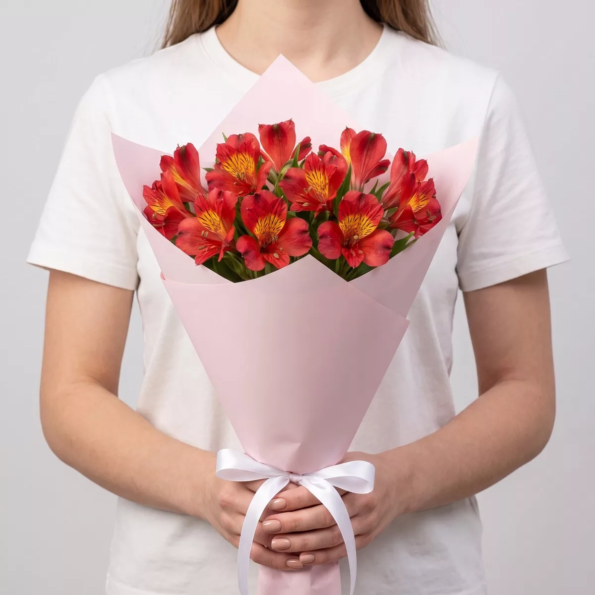 Bouquet of 7 red alstroemerias