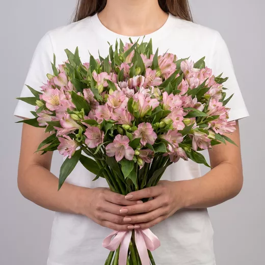 Букет живых цветов из 25 розовых альстромерий