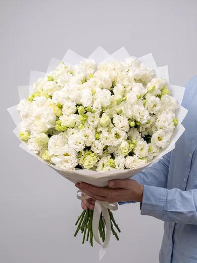 Букет живых цветов из 35 белых эустом