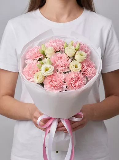 Сборный букет из 7 диантусов и 4 эустом