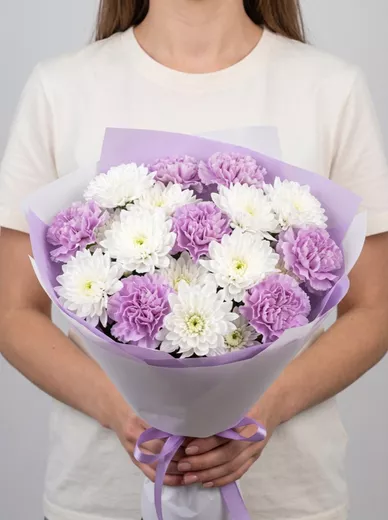 Сборный букет из 8 диантусов и 5 хризантем