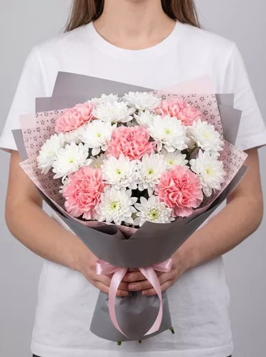 Сборный букет из 5 диантусов и 4 хризантем
