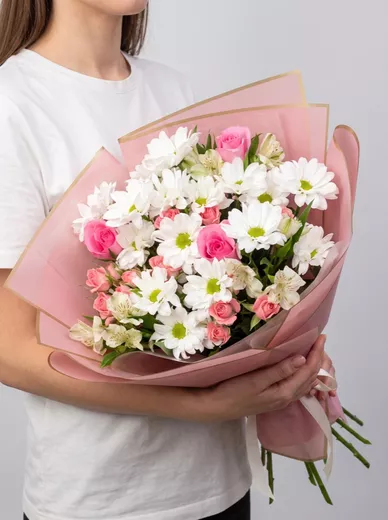Сборный букет из 3 альстромерий, 3 хризантем, 3 кустовых роз и 3 роз