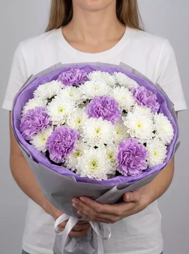 Сборный букет из 7 диантусов и 5 хризантем