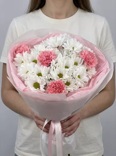 Сборный букет из 6 хризантем и 5 диантусов