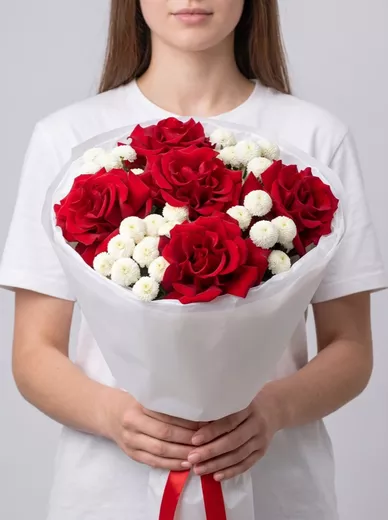 Сборный букет из 6 хризантем и 5 роз