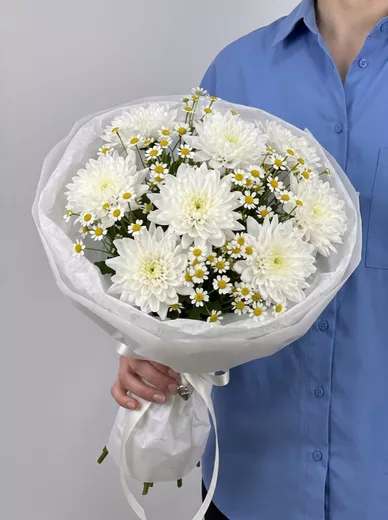 Сборный букет из 7 ромашек и 6 хризантем