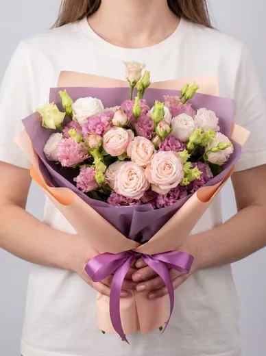 Сборный букет из 3 эустом и 3 кустовых роз