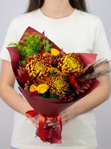 Сборный букет из 3 хризантем и 2 кустовых роз