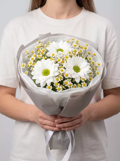 Сборный букет из 3 ромашек и 3 хризантем