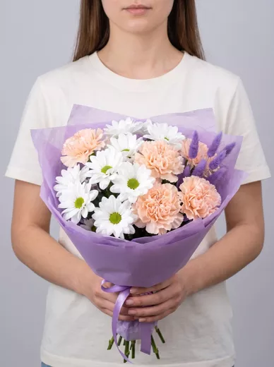 Сборный букет из 4 диантусов и 3 хризантем