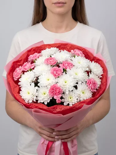 Сборный букет из 12 диантусов и 9 хризантем