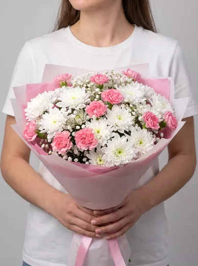 Сборный букет из 11 хризантем и 10 диантусов