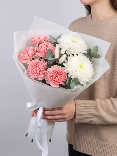 Сборный букет из 5 диантусов и 2 хризантем