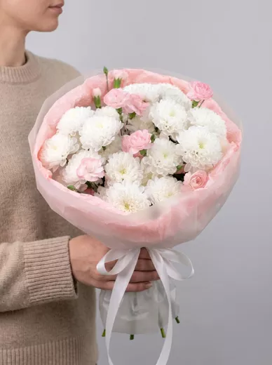 Сборный букет из 5 диантусов и 4 хризантем