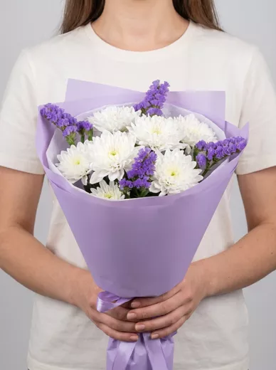 Сборный букет из 5 хризантем и 4 сирени