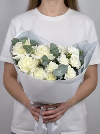 Сборный букет из 8 диантусов и 3 роз