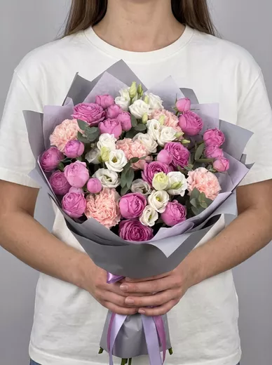Сборный букет из 5 диантусов, 3 кустовых роз и 3 эустом