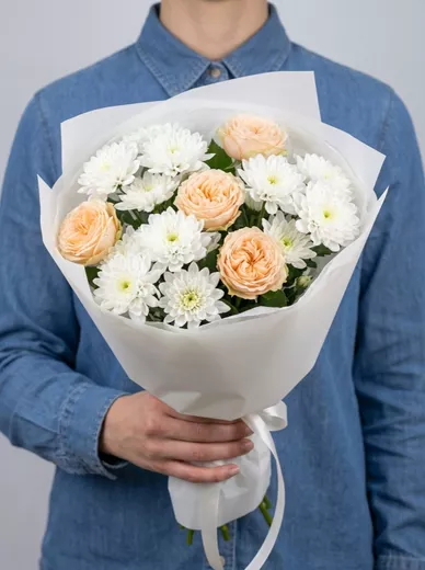 Сборный букет из 3 хризантем и 3 кустовых роз